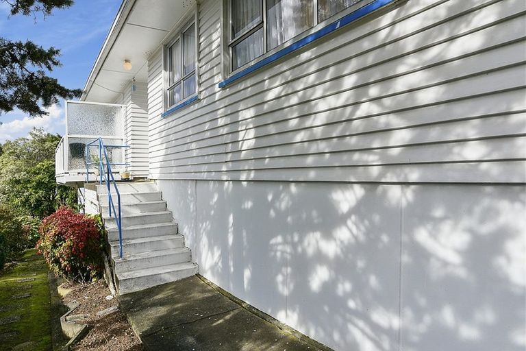 Photo of property in 9 Kelwyn Road, Kelston, Auckland, 0602