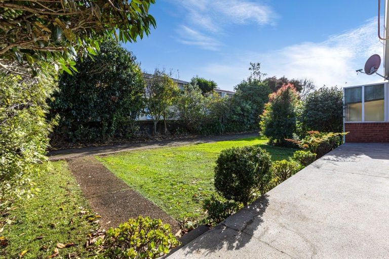 Photo of property in 2/39 Tawhiri Road, One Tree Hill, Auckland, 1061
