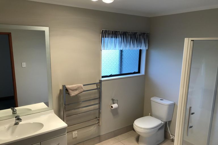 Photo of property in 18a Gledstane Road, Stanmore Bay, Whangaparaoa, 0932