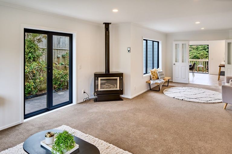 Photo of property in 32 Amesbury Drive, Churton Park, Wellington, 6037