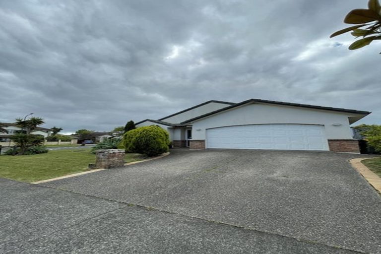 Photo of property in 212 Kilkenny Drive, East Tamaki Heights, Auckland, 2016