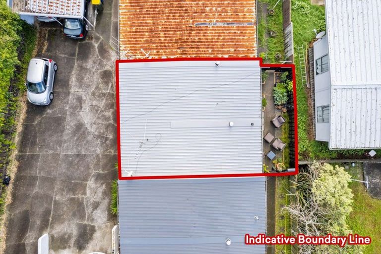 Photo of property in 2/86 Divich Avenue, Te Atatu South, Auckland, 0610