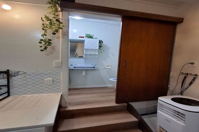 Photo of property in 2/918 Beach Road, Waiake, Auckland, 0630