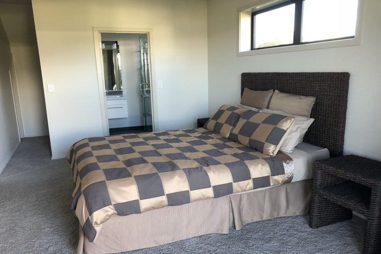 Photo of property in 1 Valley Crescent, Wanaka, 9305