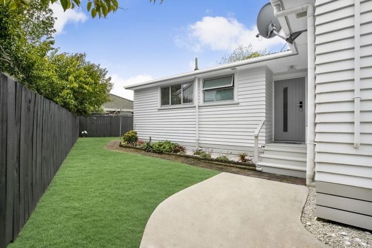 Photo of property in 1/331 Royal Road, Massey, Auckland, 0614