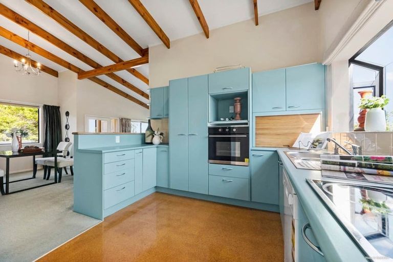 Photo of property in 5 Lagoon Way, West Harbour, Auckland, 0618