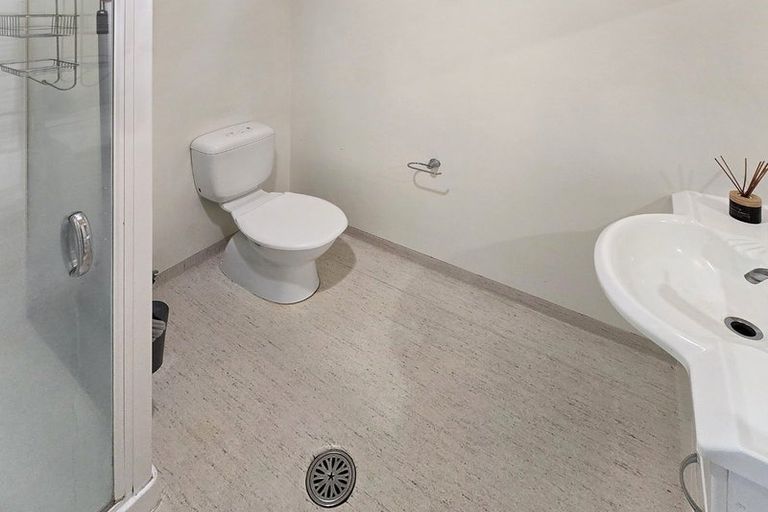 Photo of property in Terrace Heights Apartments, 2/163p The Terrace, Wellington Central, Wellington, 6011