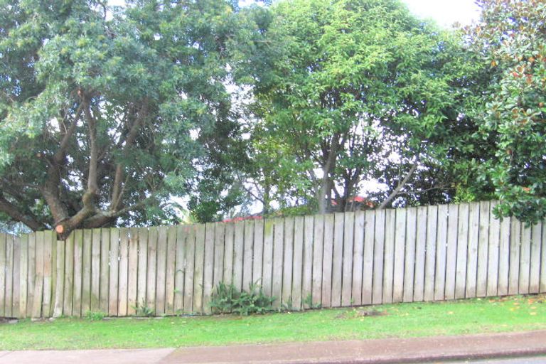 Photo of property in 13 Glenelg Road, Red Beach, 0932