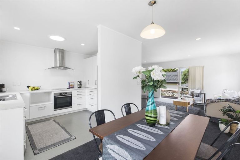 Photo of property in 2/926 Whangaparaoa Road, Manly, Whangaparaoa, 0930