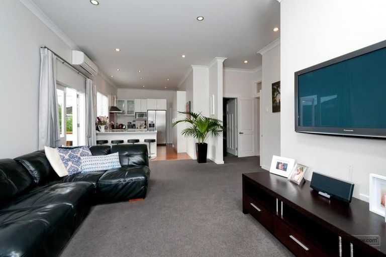 Photo of property in 1/3 Alma Road, Milford, Auckland, 0620