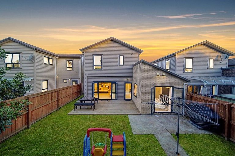 Photo of property in 18 Taiaapure Street, Weymouth, Auckland, 2103