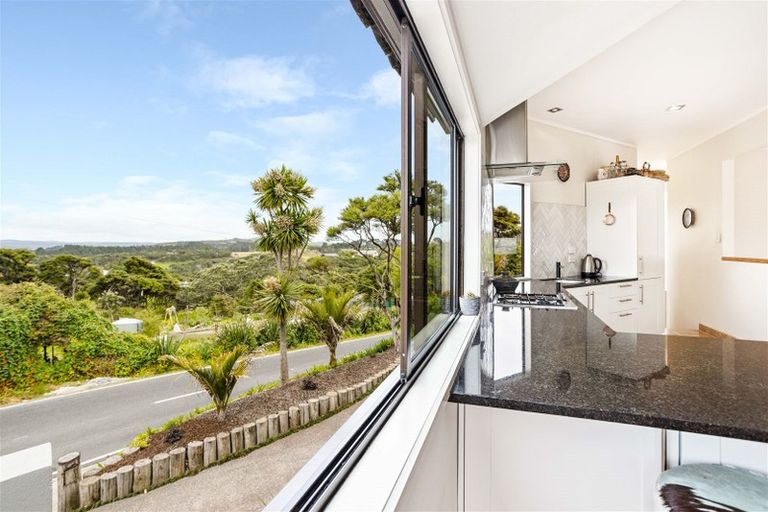 Photo of property in 107 Oaia Road, Muriwai, Waimauku, 0881