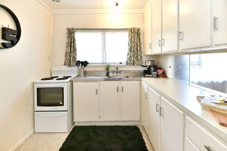 Photo of property in 60 Albatross Road, Red Beach, 0932