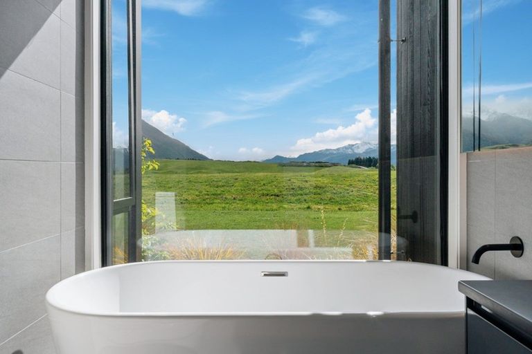 Photo of property in 8 Kokako Lane, Jacks Point, Queenstown, 9371