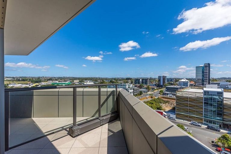 Photo of property in Scotia Tower Apartments, 8a/8 Scotia Place, Auckland Central, Auckland, 1010