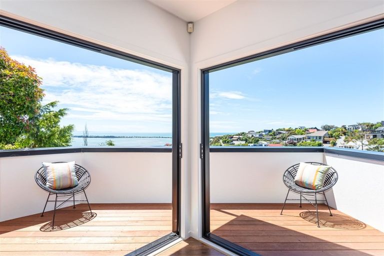 Photo of property in 139 Mount Pleasant Road, Mount Pleasant, Christchurch, 8081