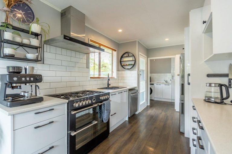 Photo of property in 4 Ward Place, Marfell, New Plymouth, 4310
