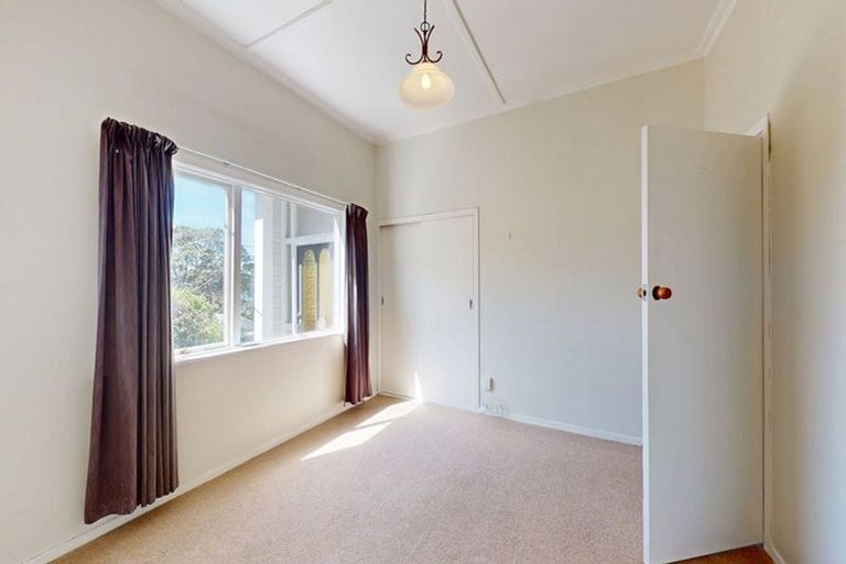 Photo of property in 3-5 Knoll Street, Island Bay, Wellington, 6023