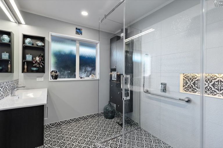 Photo of property in 9 Castle Way, Beckenham, Christchurch, 8023