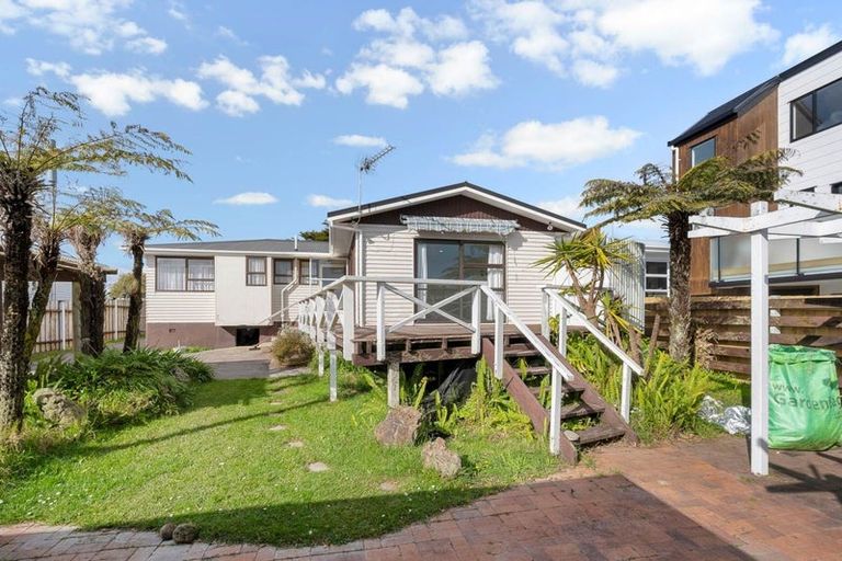 Photo of property in 130 Forrest Hill Road, Forrest Hill, Auckland, 0620