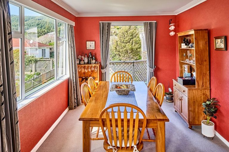 Photo of property in 5 Mahoe Street, Tawa, Wellington, 5028