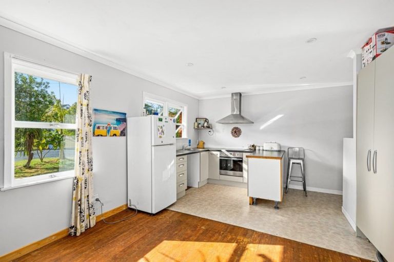 Photo of property in 39 Makiri Street, Helensville, 0800