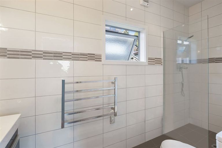 Photo of property in 2 Lakshmi Place, Khandallah, Wellington, 6035