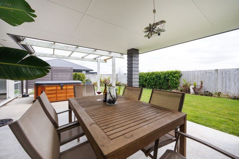 Photo of property in 25 Dogwood Way, Milson, Palmerston North, 4414