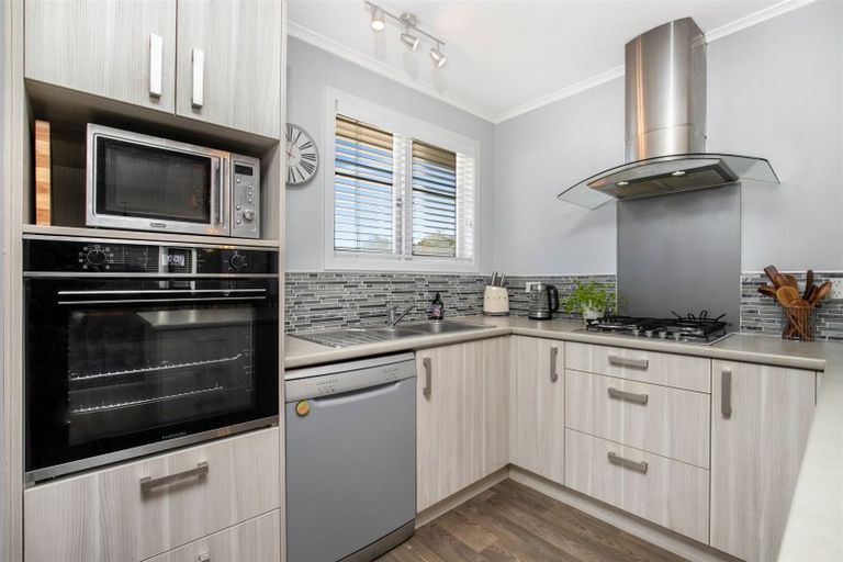 Photo of property in 32 Routley Drive, Glen Eden, Auckland, 0602