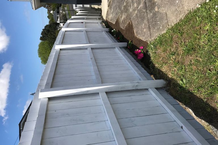 Photo of property in 20 Sylvan Crescent, Te Atatu South, Auckland, 0610