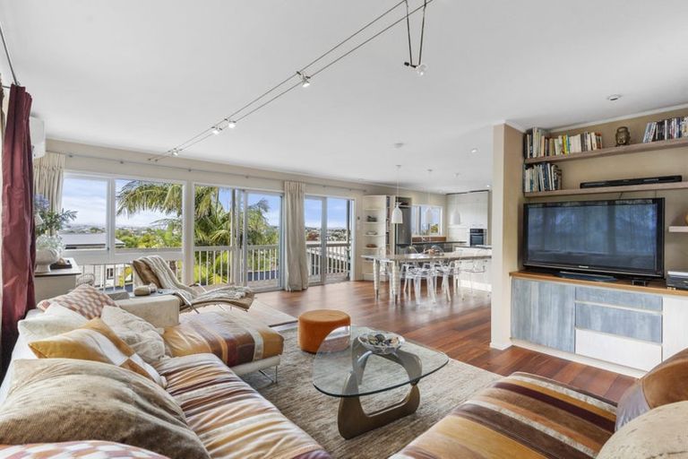 Photo of property in 33 Gretel Place, Hillcrest, Auckland, 0627