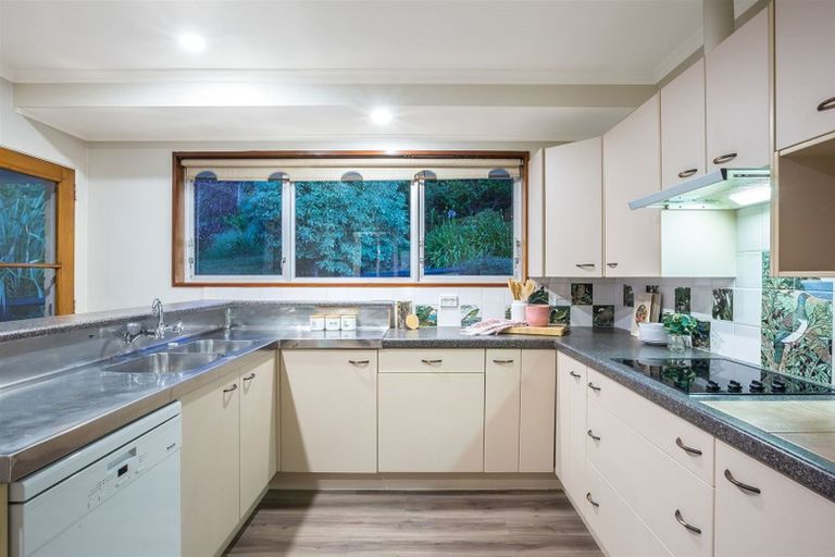 Photo of property in 10 Spicer Place, Tawa, Wellington, 5028