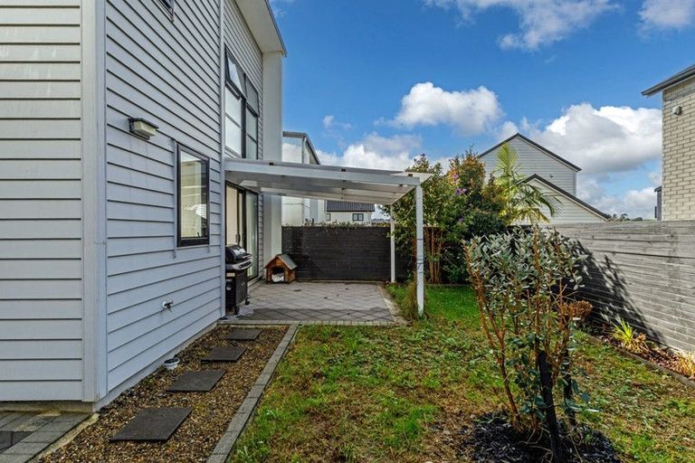 Photo of property in 10 Tihema Lane, Westgate, Auckland, 0614
