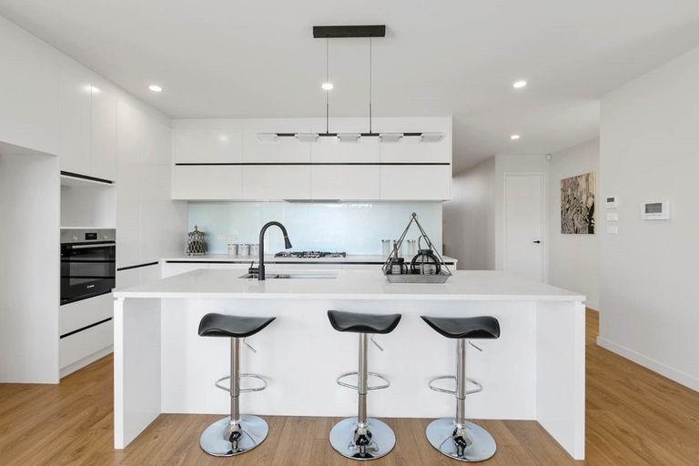 Photo of property in 32 Bine Crescent, Orewa, 0931