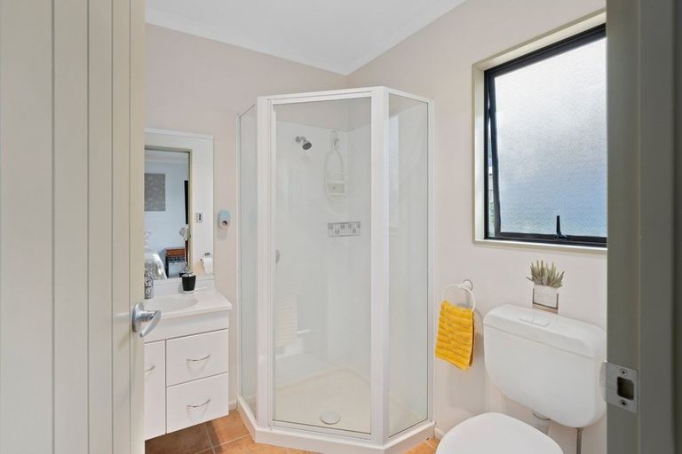 Photo of property in 7 Quadrant Heights, Paraparaumu, 5032