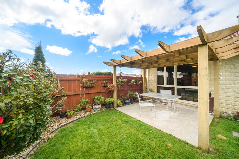 Photo of property in 22 Meridian Grove, Kelvin Grove, Palmerston North, 4414