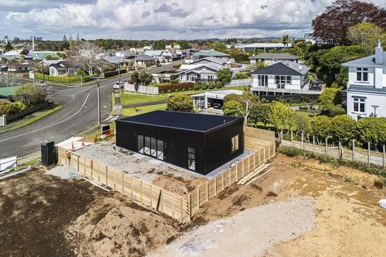 Photo of property in 16 Dartmoor Avenue, Westown, New Plymouth, 4310