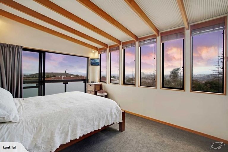 Photo of property in 65 Forrest Hill Road, Milford, Auckland, 0620