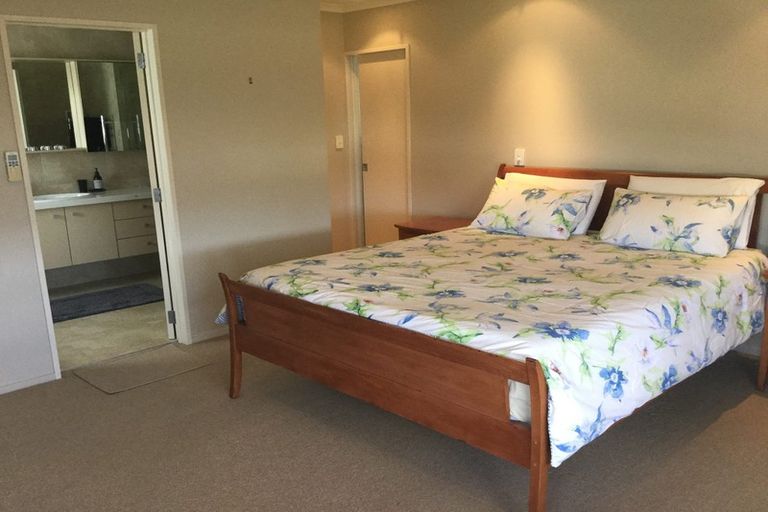 Photo of property in 2/35 Kowhai Road, Mairangi Bay, Auckland, 0630