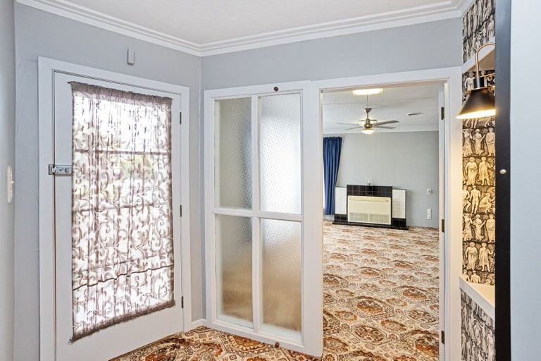 Photo of property in 18 Kilmarnock Street, Wallacetown, 9816