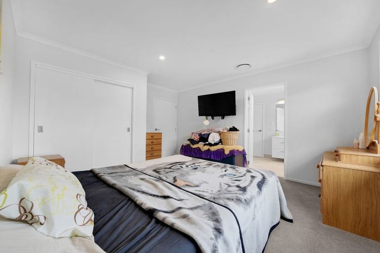 Photo of property in 12 Leathem Crescent, Pokeno, 2402