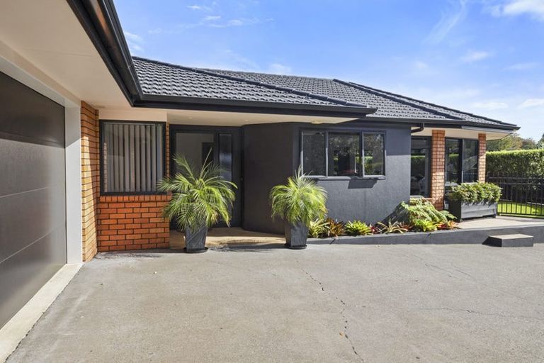 Photo of property in 10a Long Place, Frankleigh Park, New Plymouth, 4310