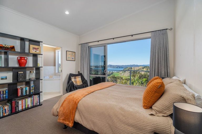 Photo of property in 16 Tironui Place, Whitianga, 3510