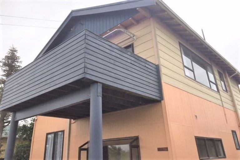 Photo of property in 32 Effingham Street, North New Brighton, Christchurch, 8083