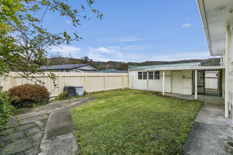 Photo of property in 10 Mimihau Grove, Wainuiomata, Lower Hutt, 5014