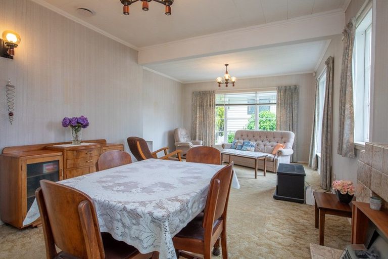 Photo of property in 27 Ngatitoa Street, Tawa, Wellington, 5028