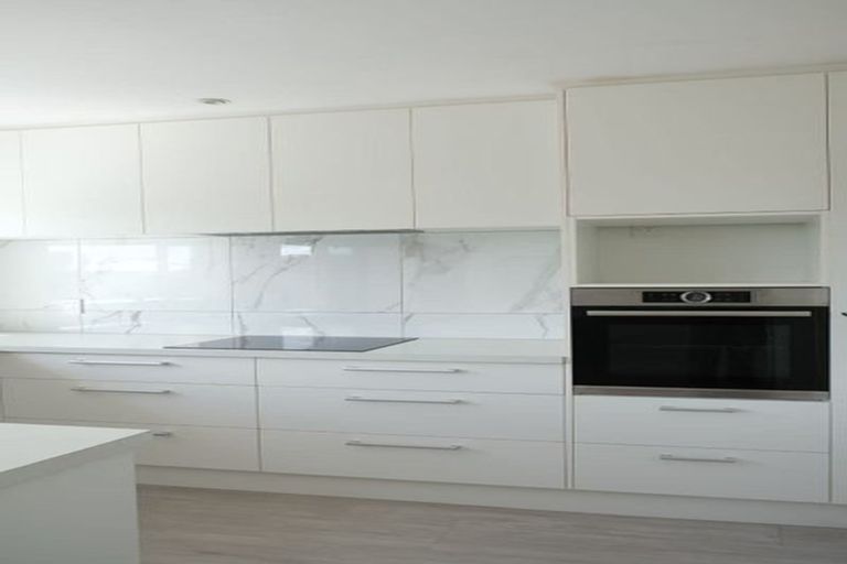 Photo of property in 12 Geelong Place, Burnside, Christchurch, 8053