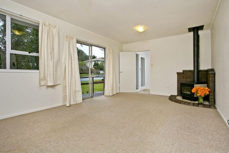 Photo of property in 15 Sequoia Place, Sunnynook, Auckland, 0620