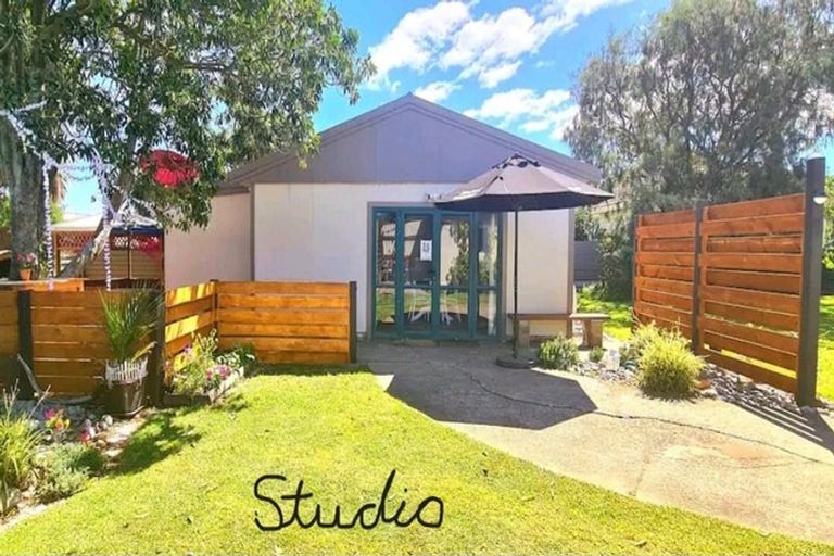 Photo of property in 11 Kirk Street, Otaki, 5512