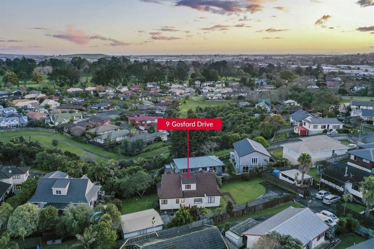 Photo of property in 9 Gosford Drive, Botany Downs, Auckland, 2010